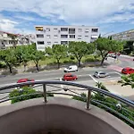 Karoglan Apartman *