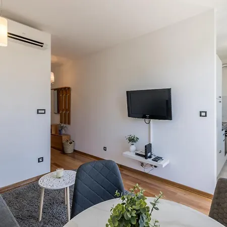 Apartment Karoglan Split