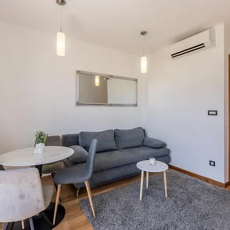 Karoglan Apartamento *